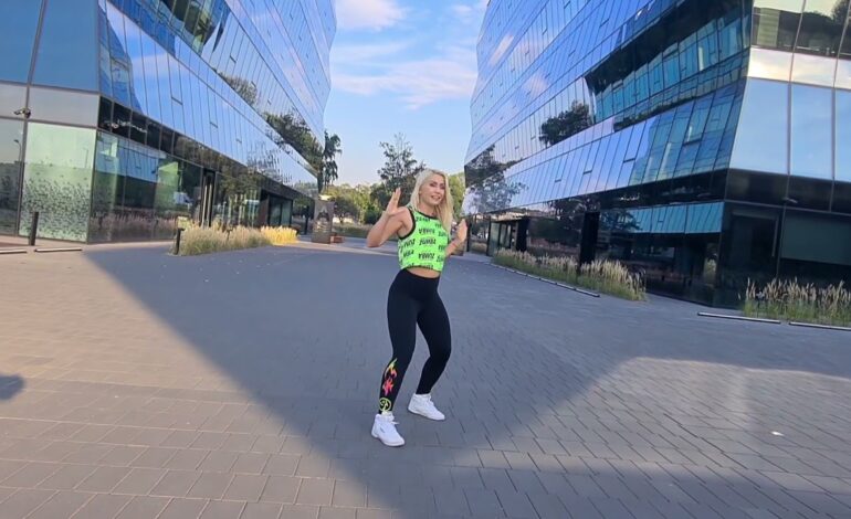  Lola Indigo, TINI, Belinda – Niña de la Escuela